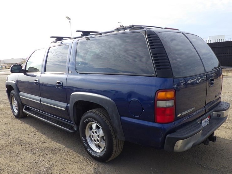 2002-chevrolet-suburban-image-4