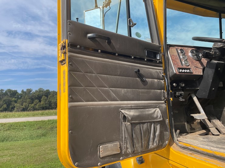 #1003-•-1997-international-semi-tractor-(has-wi-title)-image-42