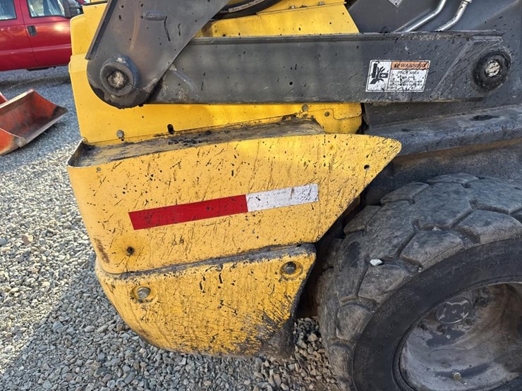 2020-new-holland-l228-image-46