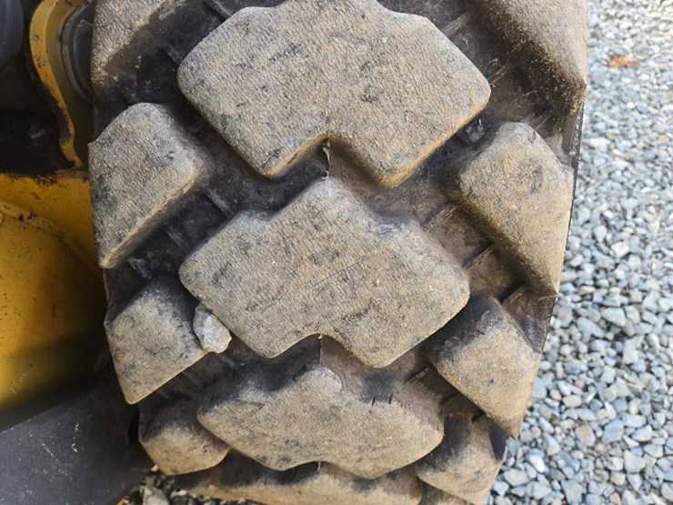 2019-gehl-v420-image-47