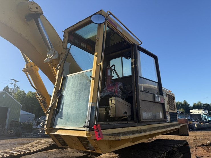 caterpillar-235-image-25