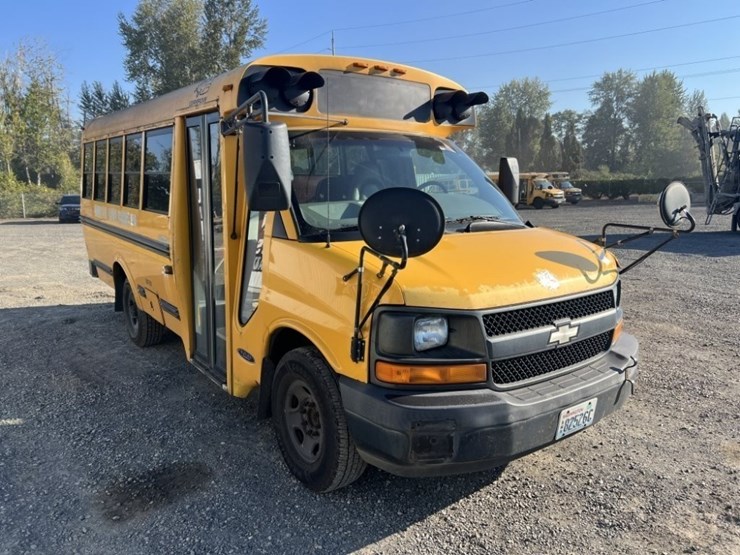 2007-chevrolet-express-school-bus-image-2