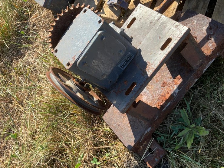 #228-•-hydraulic-parts,-gearboxes,-pulleys-and-guards-image-4