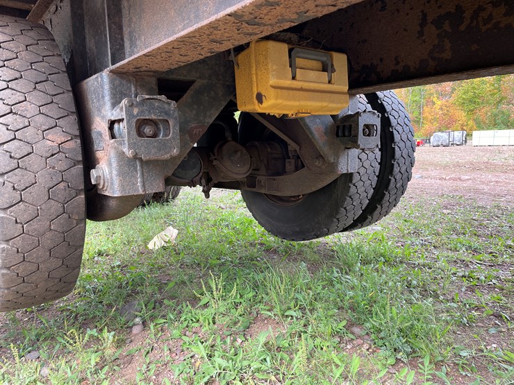 #8104-•-1982-accrt.-40'-3-axle-open-top-gondola-scrap-hauling-trailer-(has-mi-title)-image-43