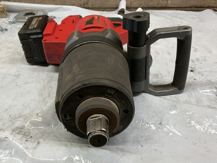 #103-•-milwaukee-1”-d-handle-high-torque-impact-wrench-image-3