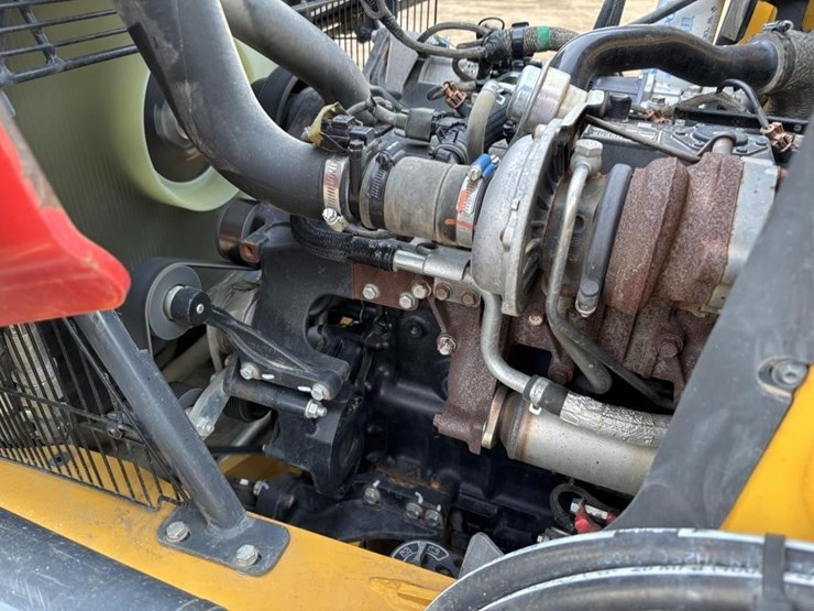 2019-deere-210l-image-47