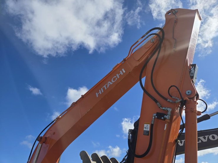 hitachi-zx130-image-17