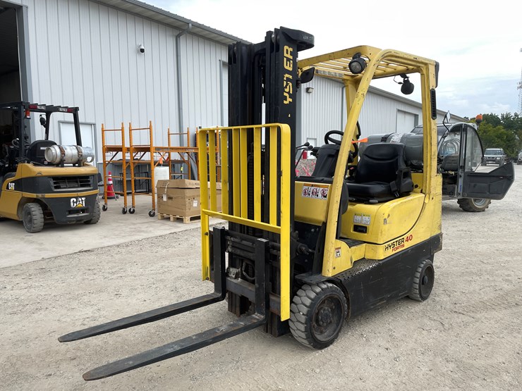#1036-•-hyster-40-3,750lb-lp-forklift-image-1