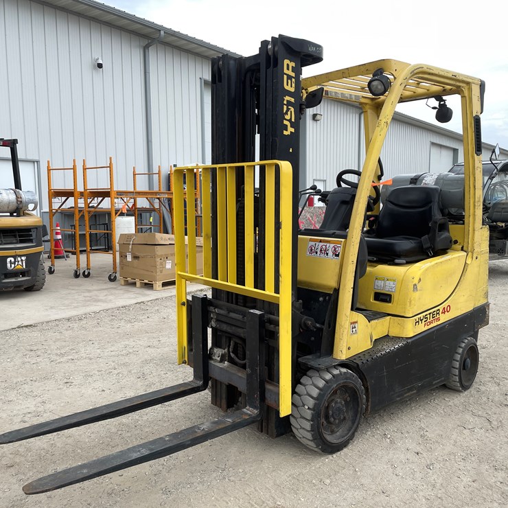 #1036 • Hyster 40 3,750Lb LP Forklift