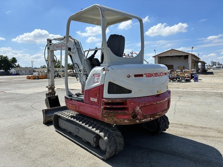 2019-takeuchi-tb240-image-4