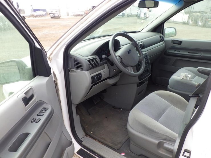 2004-ford-freestar-image-5