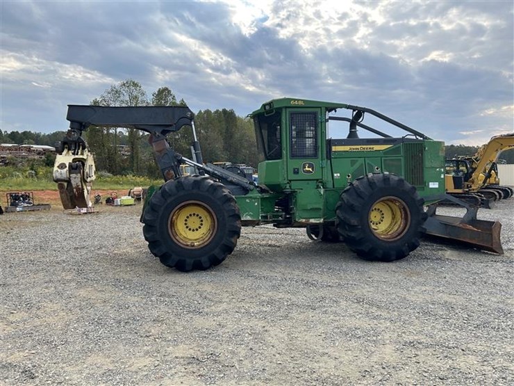 2018-deere-648l-image-2