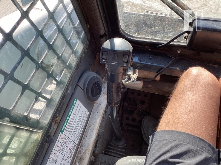 2008-bobcat-t300-image-19