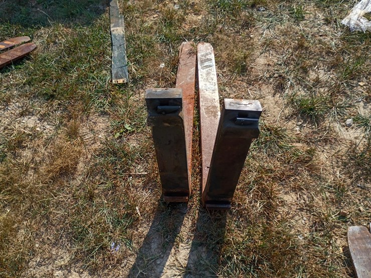 #103-•-set-of-42"-pallet-forks-image-3