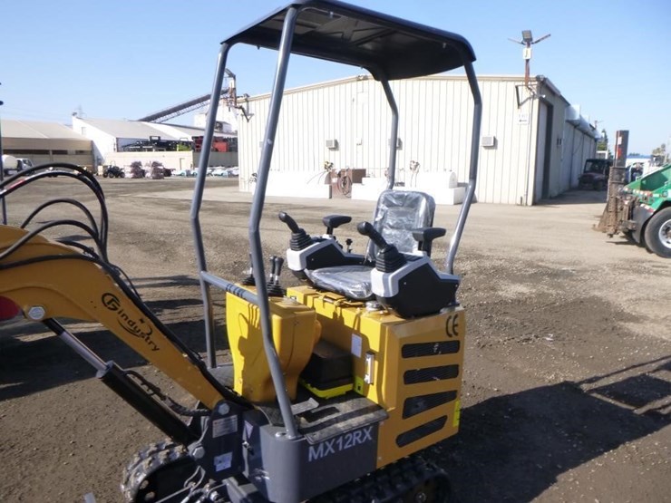 2025-agt-mx12rx-hydraulic-excavator-image-18