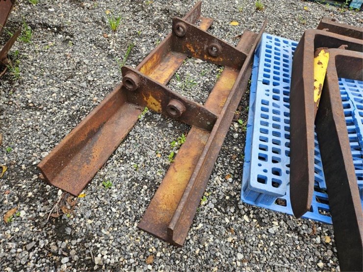 #2066-•-pallet-forks-image-8