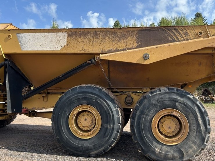 caterpillar-745-image-10