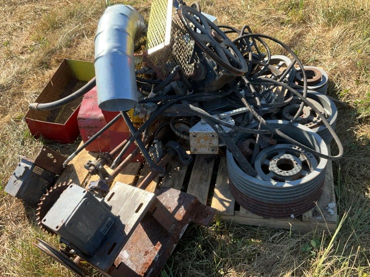 #228-•-hydraulic-parts,-gearboxes,-pulleys-and-guards-image-3