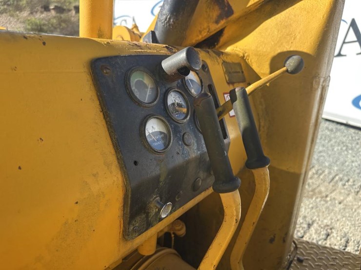 john-deere-300-image-38