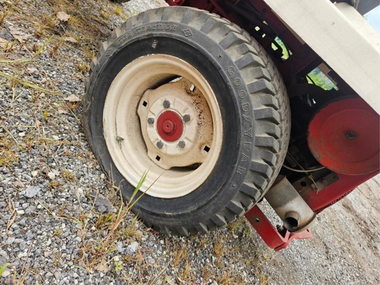 #2036-•-gravely-810-garden-tractor-image-22