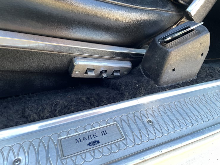 #1022-•-1969-lincoln-continental-mark-iii-image-33