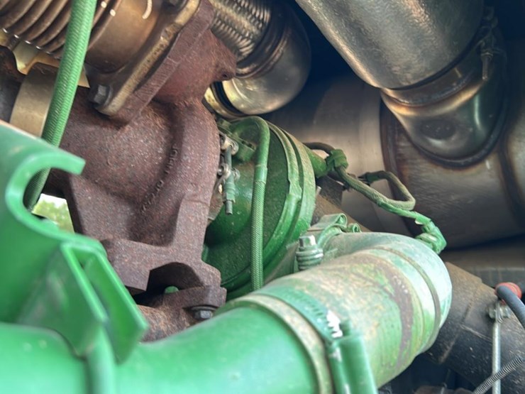 2018-deere-648l-image-30