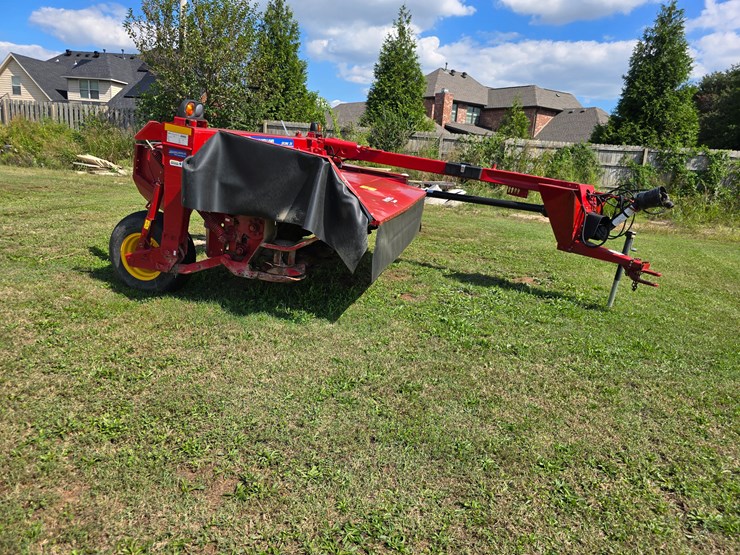 2023-new-holland-210-image-5