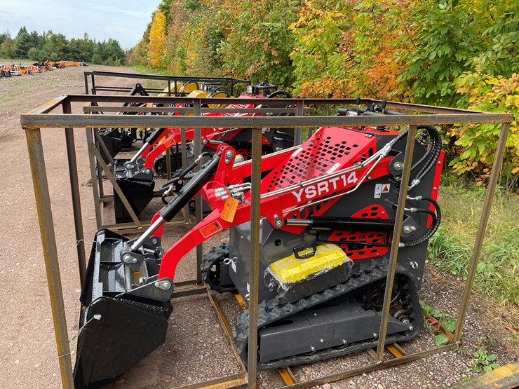 #8172-•-agt-compact-track-loader-image-7