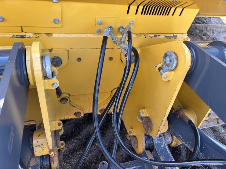 2017-deere-750k-image-21