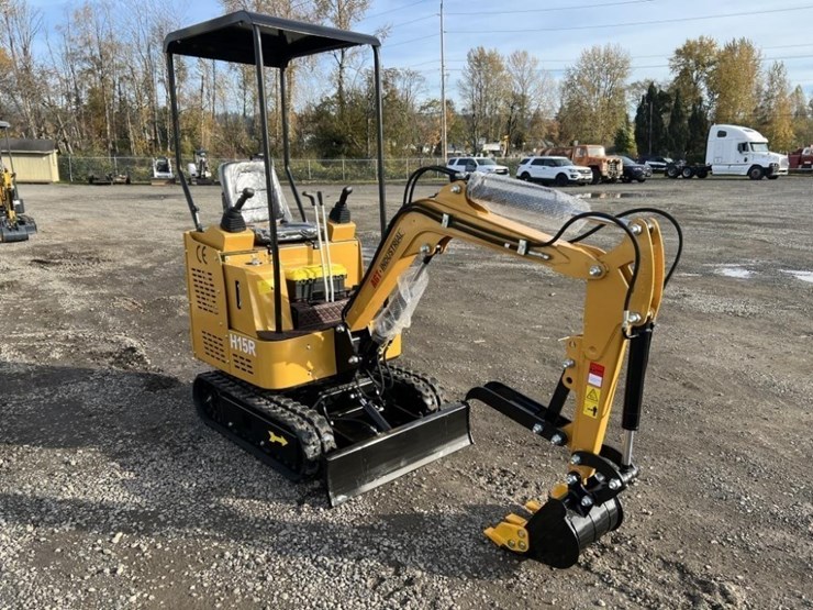 2025-cfg-h15r-mini-hydraulic-excavator-image-2