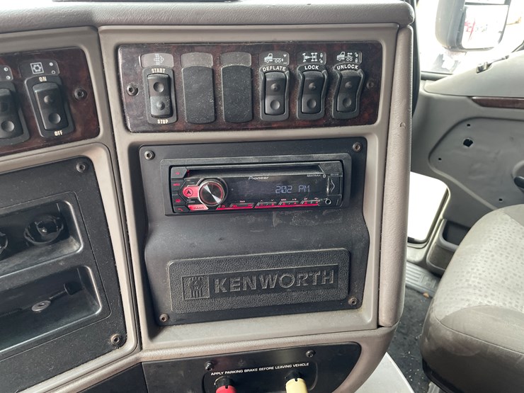 2013-kenworth-t700-image-55