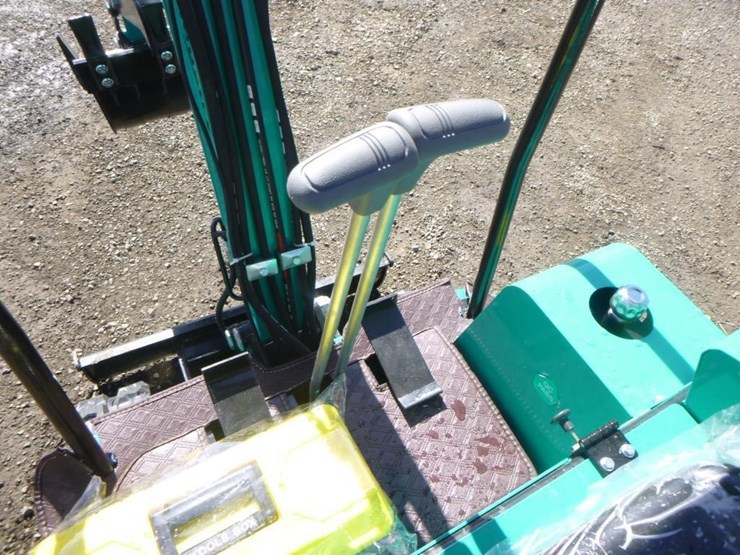 2025-agt-h15r-hydraulic-excavator-image-21