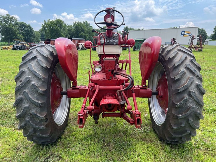 farmall-560-image-4