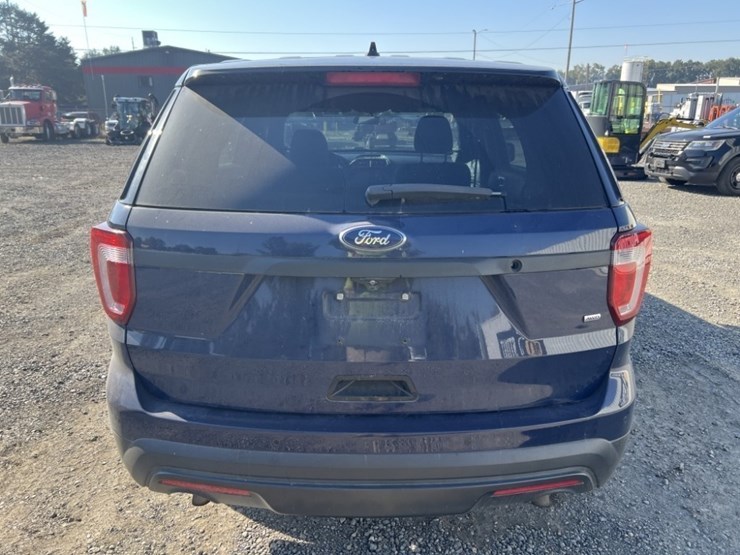 2017-ford-explorer-image-5