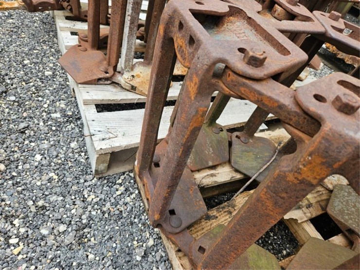 #2039-•-grouser-12"-steel-skid-steer-tracks-image-13