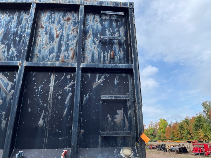 #8104-•-1982-accrt.-40'-3-axle-open-top-gondola-scrap-hauling-trailer-(has-mi-title)-image-47
