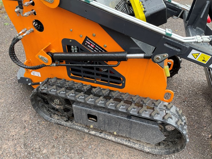 #8157-•-land-hero-mini-skid-steer-loader-image-12