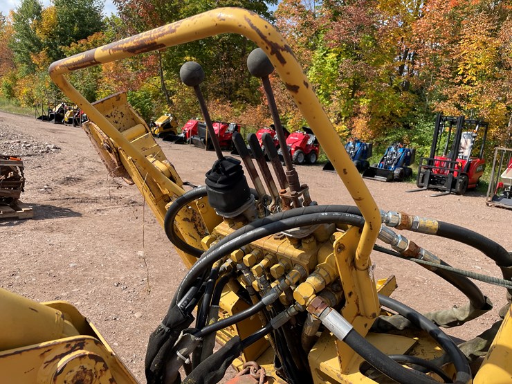 #8203-•-vermeer-b930-backhoe-attachment-image-17