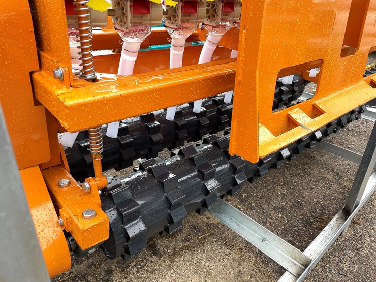 caterpillar-12-image-10