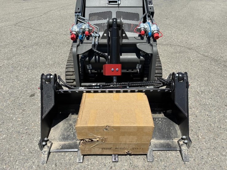 2025-stag-tl430-skid-steer-track-loader-image-7