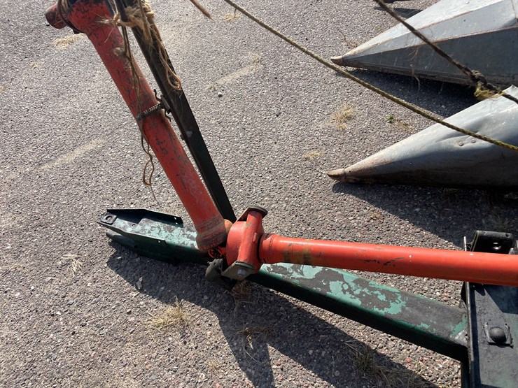 #1032-•-new-idea-(2)-row-corn-picker-image-19