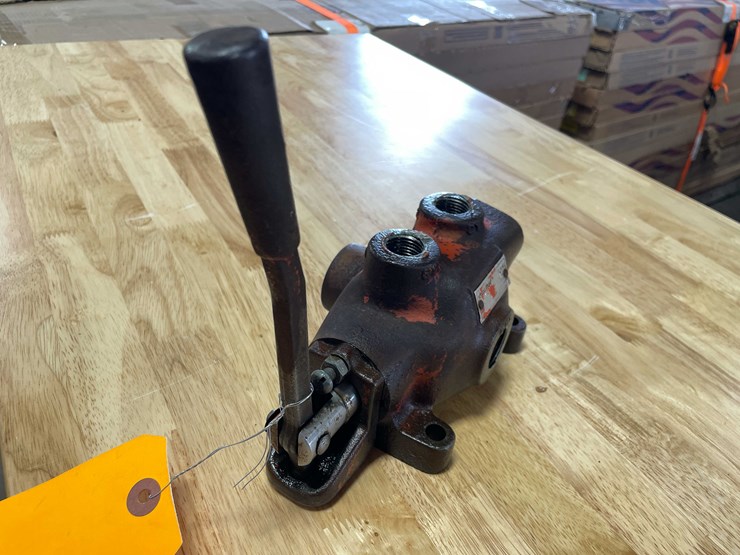 #5543-•-log-splitter-hydraulic-valve-(cw)-image-3
