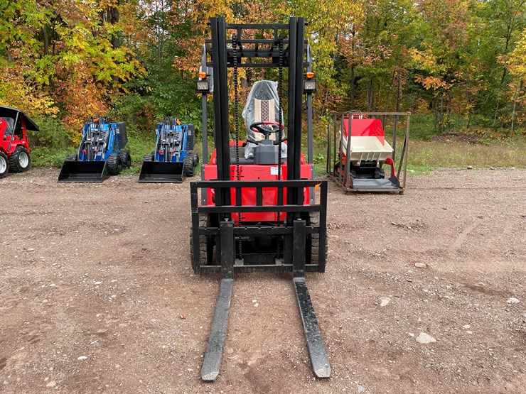 #8163-•-agt-electric-forklift-image-2