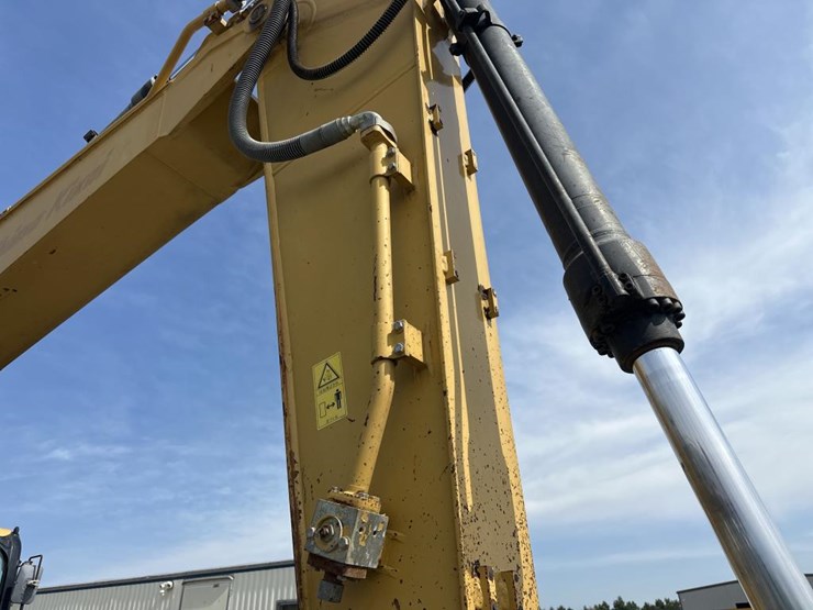 2011-caterpillar-320d-image-33