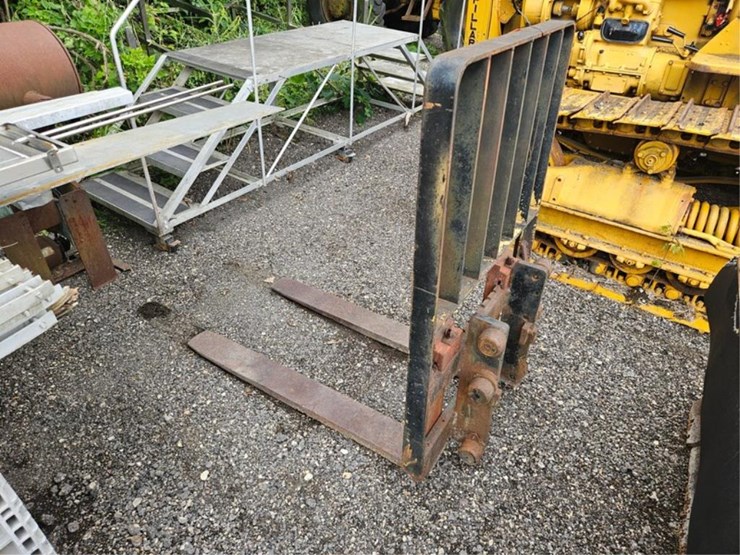 #2048-•-42"-fork-lift-pallet-forks-image-5