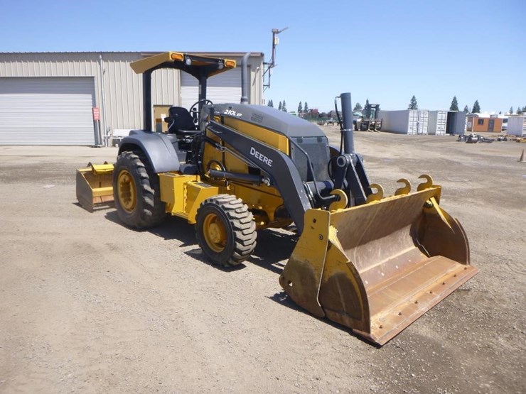 2021-deere-210l-image-2