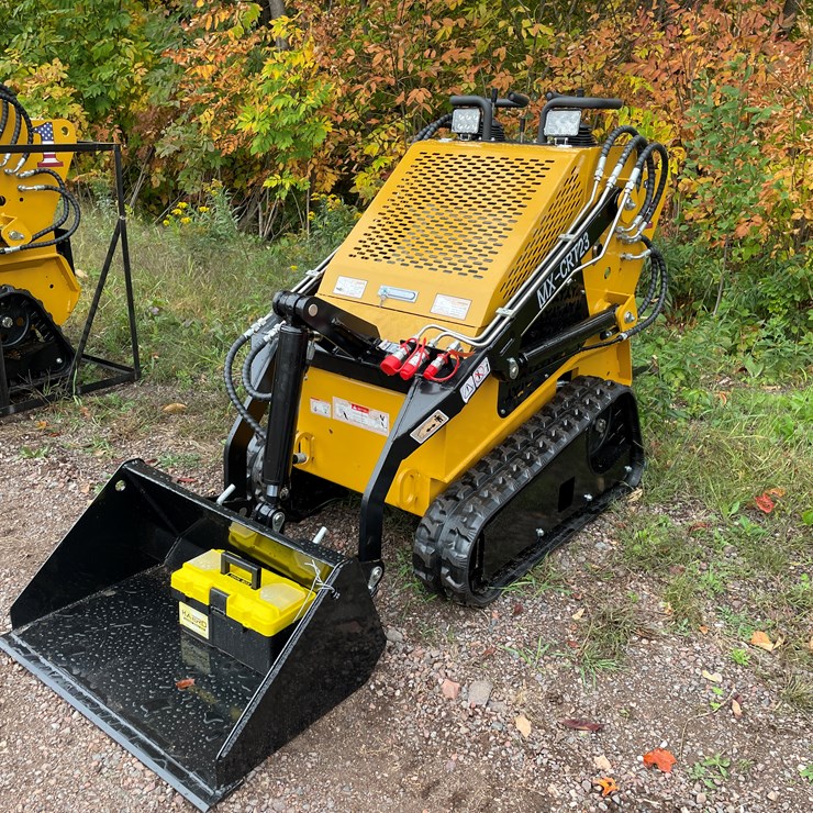 #8170 • AGT Compact Track Loader