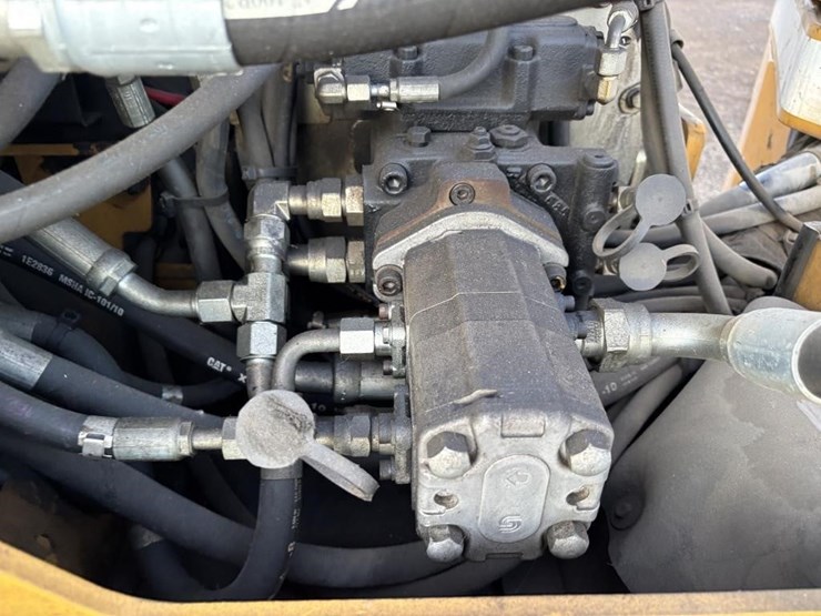 caterpillar-cb34-image-30