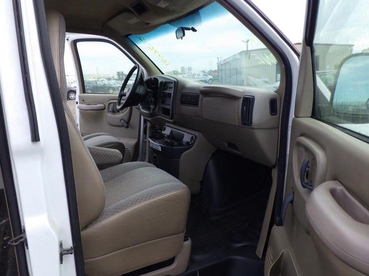 1999-chevrolet-express-3500-image-6