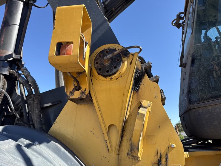 2018-deere-844k-image-38